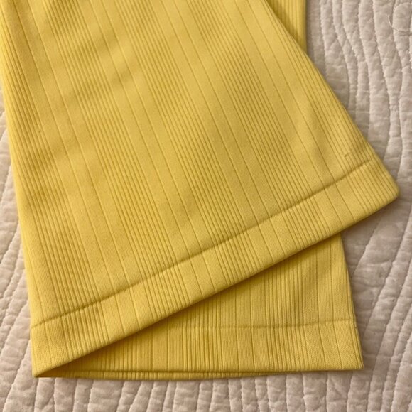 Vintage Yellow Sleeveless V-Neck Ribbed Tank Top Women’s size Small Summer Retro - Picture 5 of 6